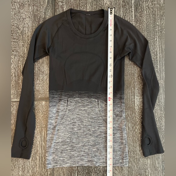 Lululemon Swiftly Tech Long Sleeve Crew in White/Black - Picture 3 of 7